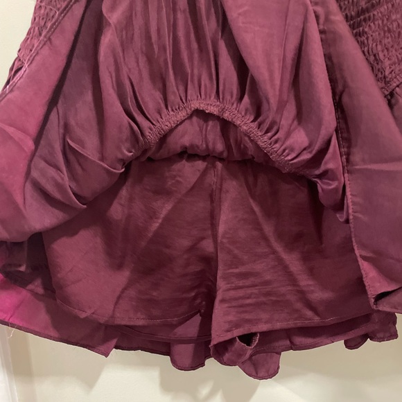 Size large ruffle satin skirt in maroon - Picture 3 of 5